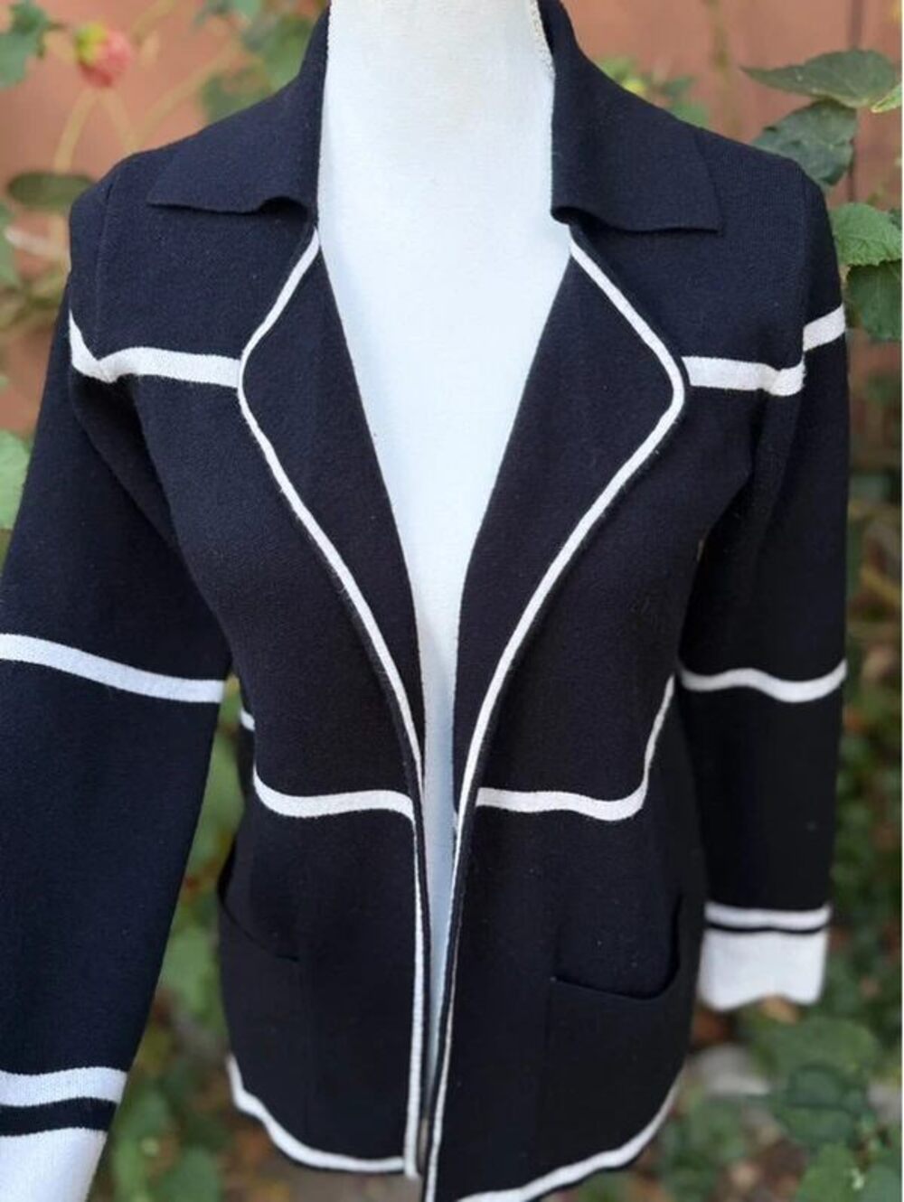 Tahari Cardigan Sweater Size S Petite (Measurements Below)